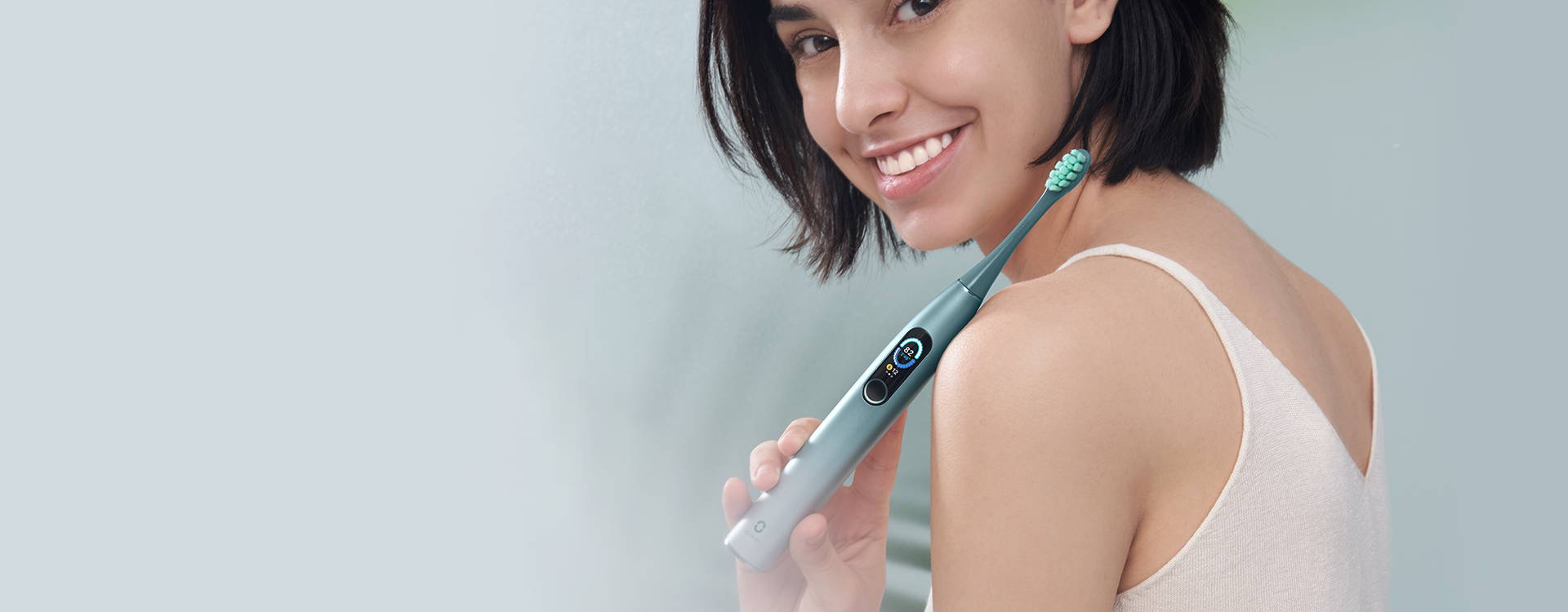 Oclean X Pro Electric Toothbrush vs Traditional Toothbrush: which is better?
